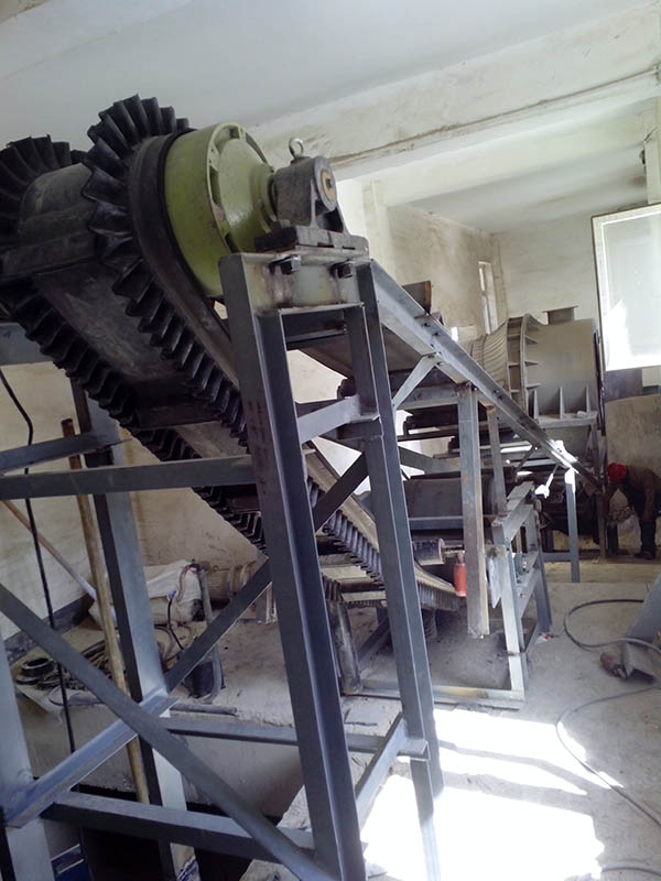 裙邊皮帶機(jī) 內(nèi)蒙托克托縣安裝現(xiàn)場(chǎng)